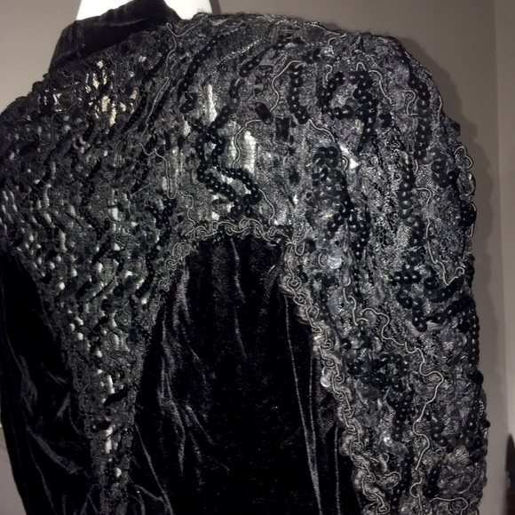 ZUM ZUM Other - Vintage ZUM ZUM Velvet & Sequined Lace Shrug Sz 8